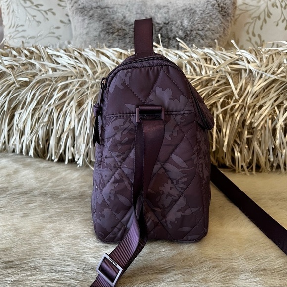 VERA BRADLEY Purple Tonal Chrysanthemum Ultralight Lunch Crossbody Bag Work - Picture 4 of 11